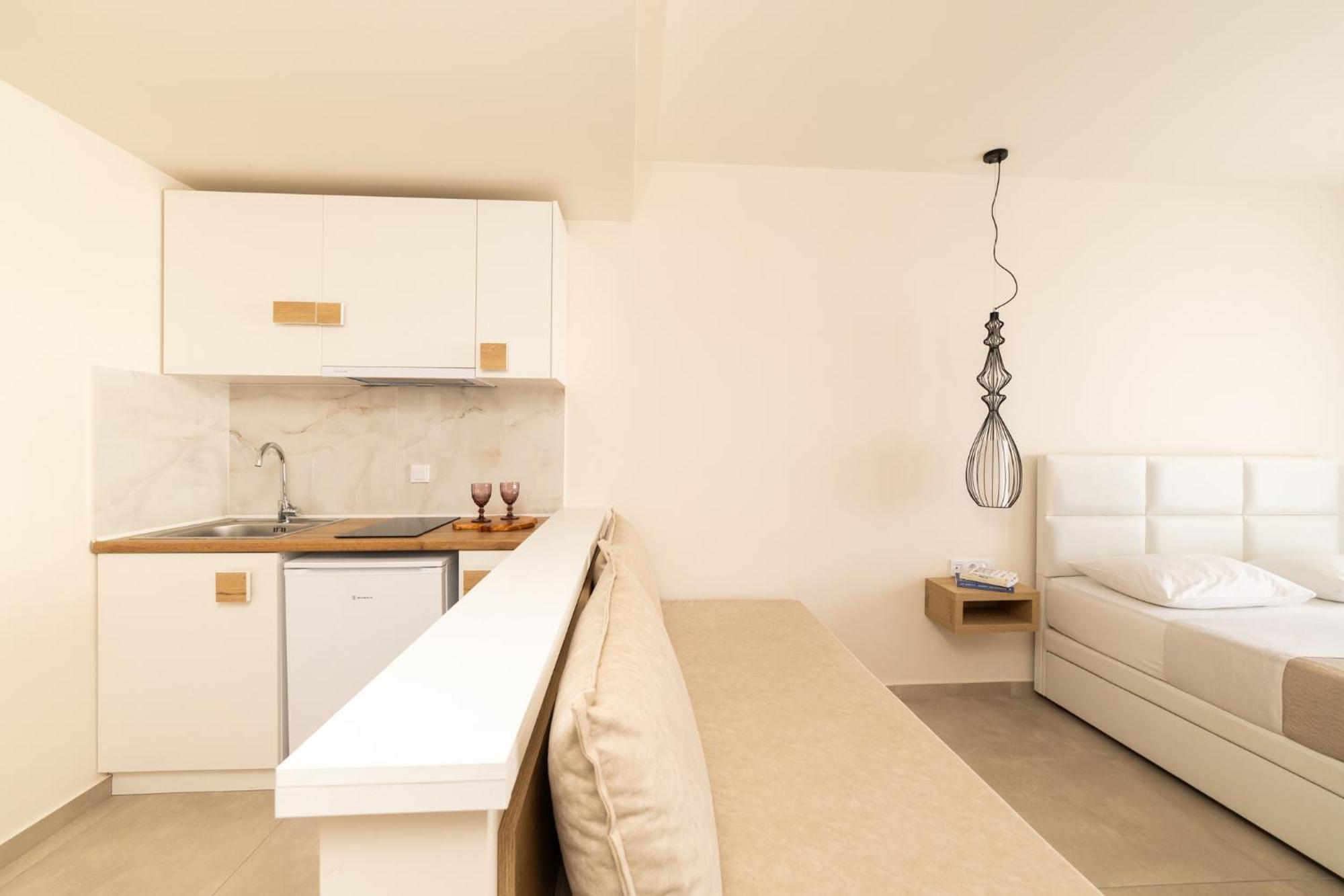 Mystery Suites And Apartments Neoi Poroi Exterior foto